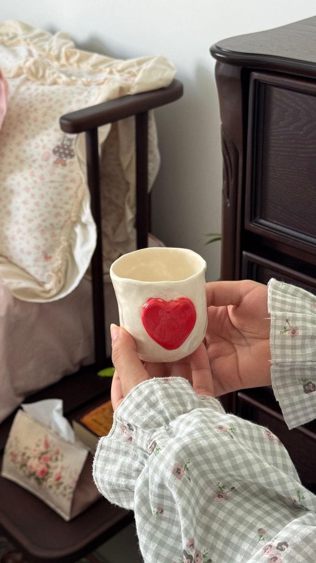 مجموعة قلب بعبارة " LIFE HAPPENS COFFEE HELPS"