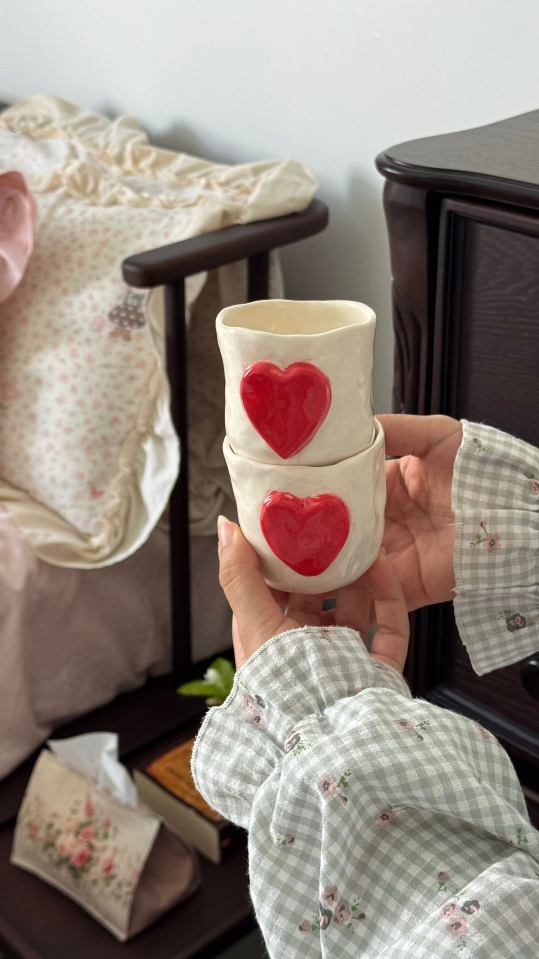 مجموعة قلب بعبارة " LIFE HAPPENS COFFEE HELPS"